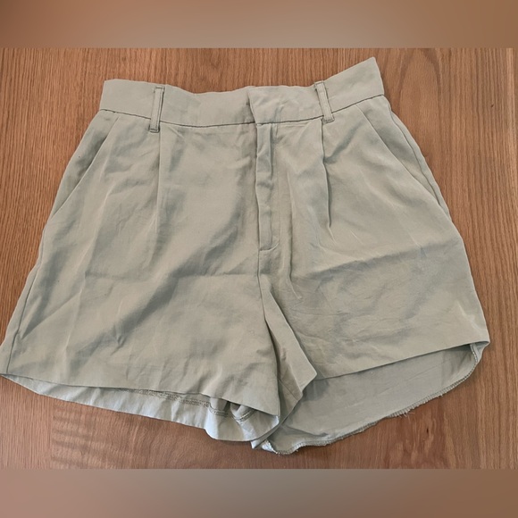Zara| Sage Green High Waisted Pleated Shorts, Stretchy Waistband•••Size M - Picture 3 of 11